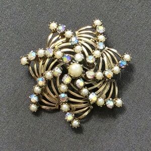 Estate - Gold Tone - Vintage Swirl Aurora Boralis Crystals Brooch - Item 250